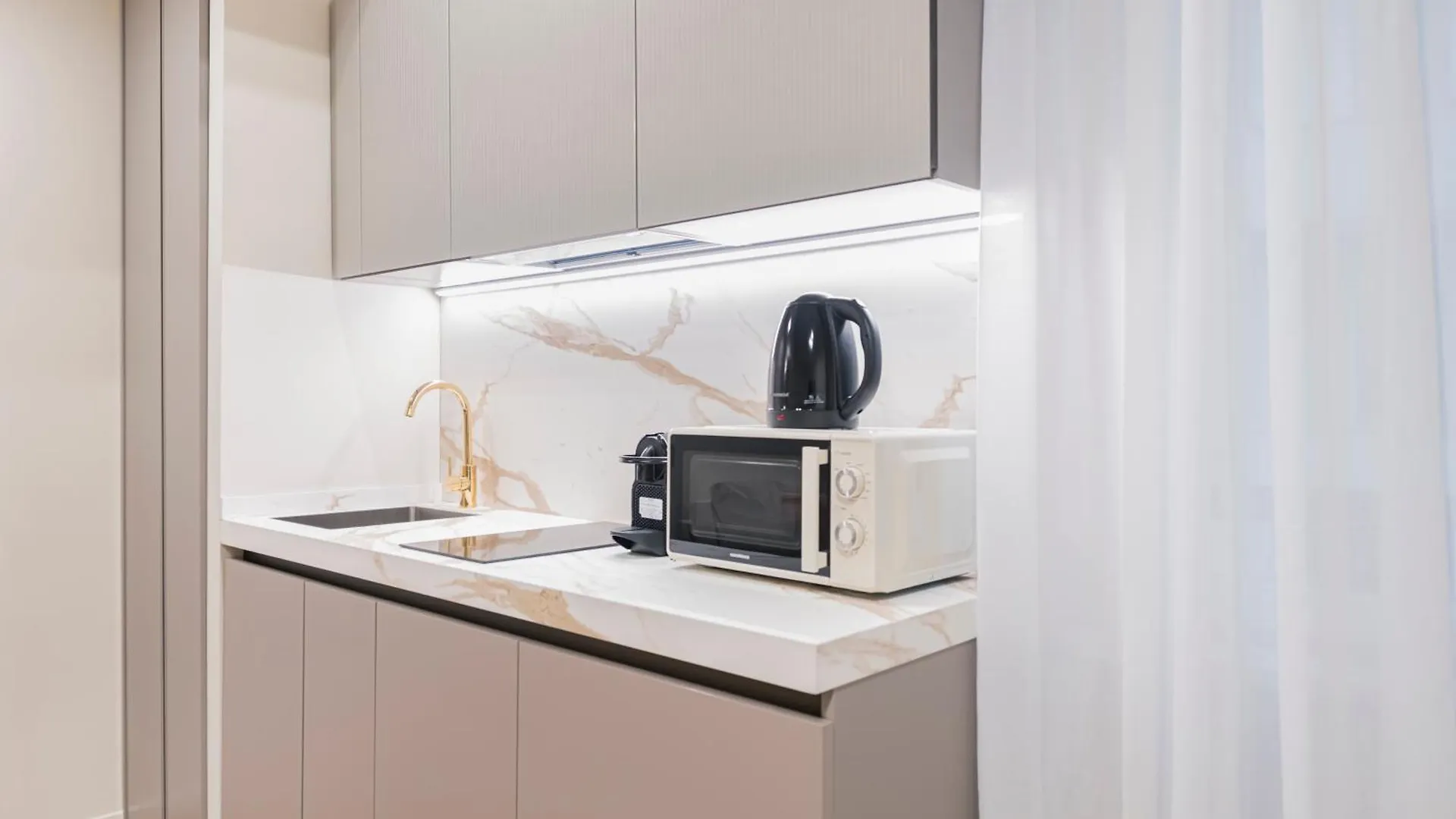 Easylife Apartment Milan 0*,
