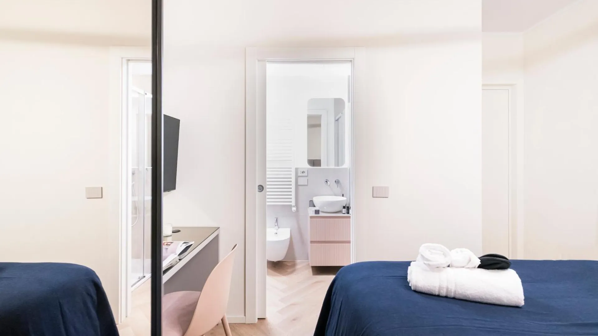 Easylife Apartment Milan 0*,  Italy