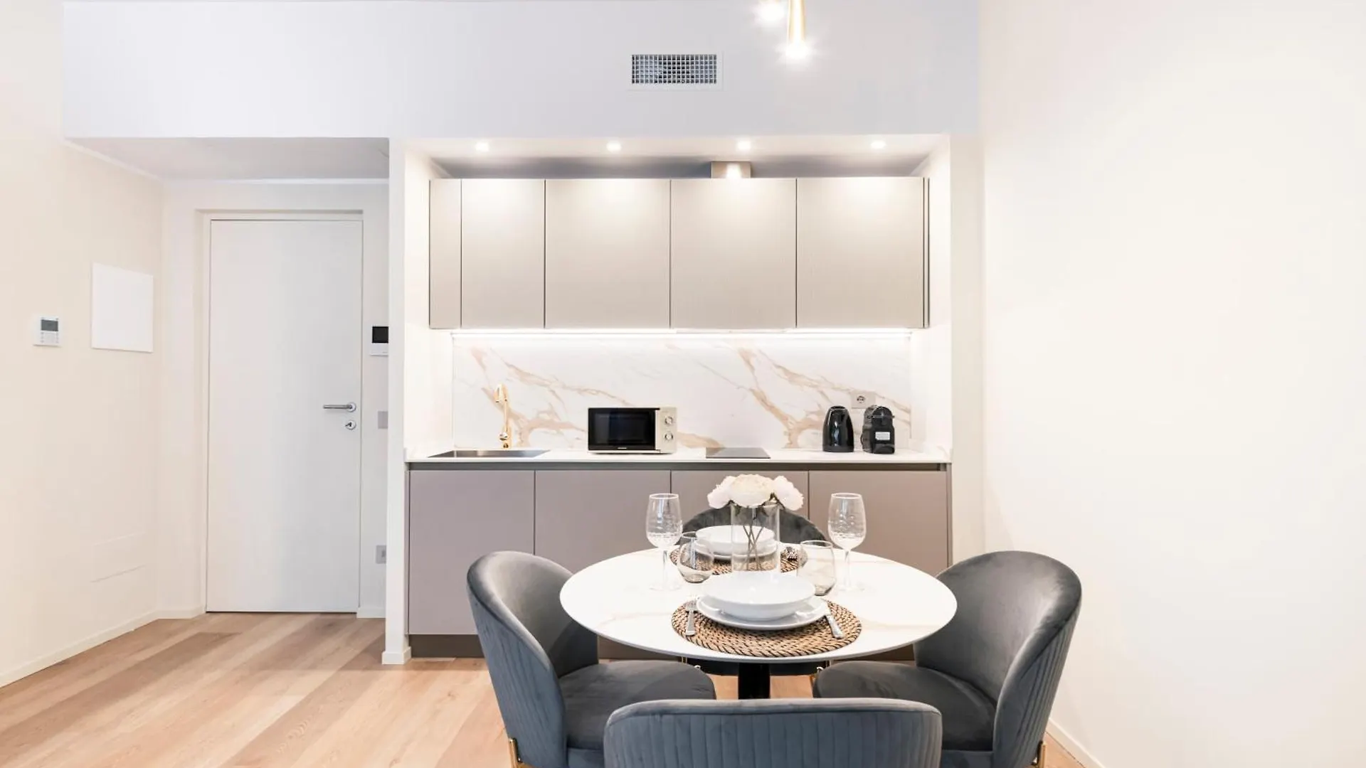 Easylife Apartment Milan 0*,